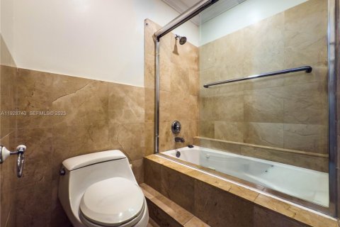 Casa en alquiler en Coral Gables, Florida, 8 dormitorios, 424.75 m2 № 1993633 - foto 22