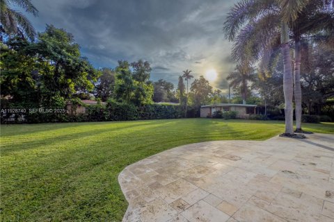 Casa en alquiler en Coral Gables, Florida, 8 dormitorios, 424.75 m2 № 1993633 - foto 28