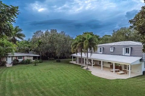 Casa en alquiler en Coral Gables, Florida, 8 dormitorios, 424.75 m2 № 1993633 - foto 2