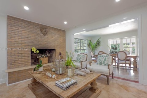 Casa en alquiler en Coral Gables, Florida, 8 dormitorios, 424.75 m2 № 1993633 - foto 4