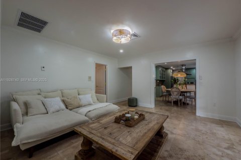 Casa en alquiler en Coral Gables, Florida, 8 dormitorios, 424.75 m2 № 1993633 - foto 9