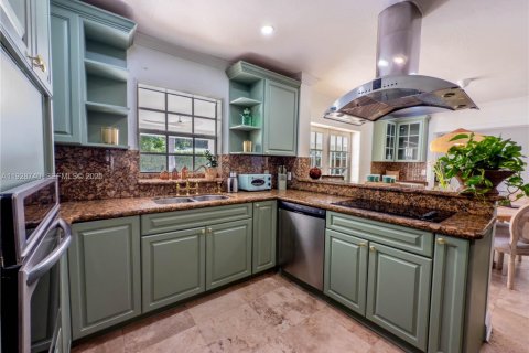 Casa en alquiler en Coral Gables, Florida, 8 dormitorios, 424.75 m2 № 1993633 - foto 6