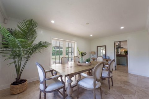 Casa en alquiler en Coral Gables, Florida, 8 dormitorios, 424.75 m2 № 1993633 - foto 5