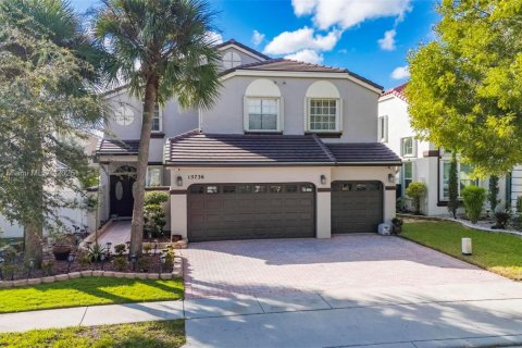 House in Pembroke Pines, Florida 4 bedrooms, 266.26 sq.m. № 1954557 - photo 20