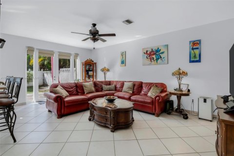 House in Pembroke Pines, Florida 4 bedrooms, 266.26 sq.m. № 1954557 - photo 7