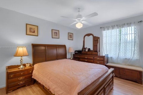 House in Pembroke Pines, Florida 4 bedrooms, 266.26 sq.m. № 1954557 - photo 11