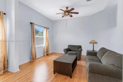 House in Pembroke Pines, Florida 4 bedrooms, 266.26 sq.m. № 1954557 - photo 12