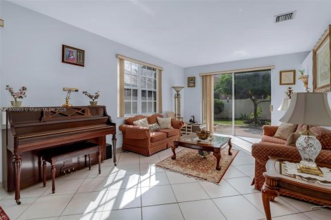 House in Pembroke Pines, Florida 4 bedrooms, 266.26 sq.m. № 1954557 - photo 4