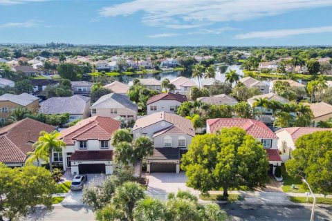 House in Pembroke Pines, Florida 4 bedrooms, 266.26 sq.m. № 1954557 - photo 21