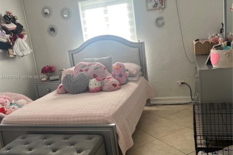 Villa ou maison à vendre à Hialeah, Floride: 2 chambres, 102.1 m2 № 1995504 - photo 28