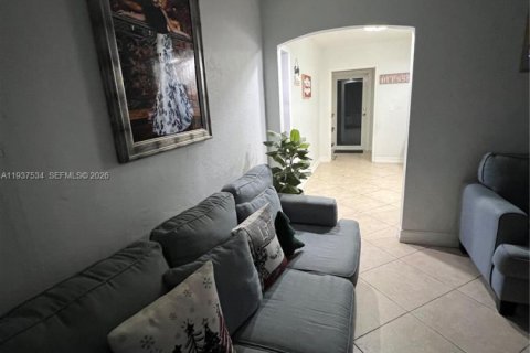 Villa ou maison à vendre à Hialeah, Floride: 2 chambres, 102.1 m2 № 1995504 - photo 4