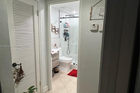 Villa ou maison à vendre à Hialeah, Floride: 2 chambres, 102.1 m2 № 1995504 - photo 9