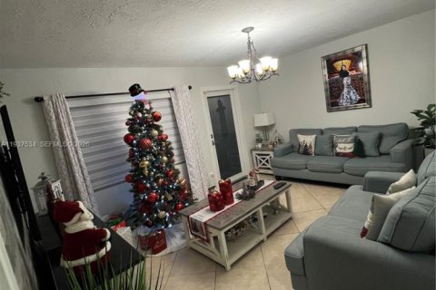 Villa ou maison à vendre à Hialeah, Floride: 2 chambres, 102.1 m2 № 1995504 - photo 17
