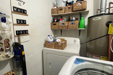 Villa ou maison à vendre à Hialeah, Floride: 2 chambres, 102.1 m2 № 1995504 - photo 27