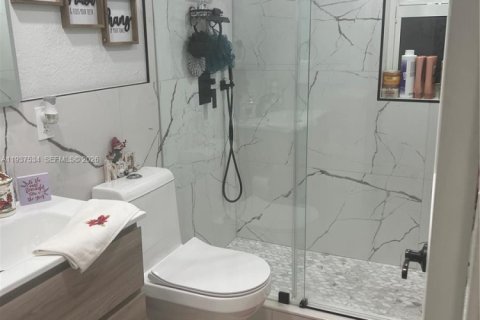 Villa ou maison à vendre à Hialeah, Floride: 2 chambres, 102.1 m2 № 1995504 - photo 10