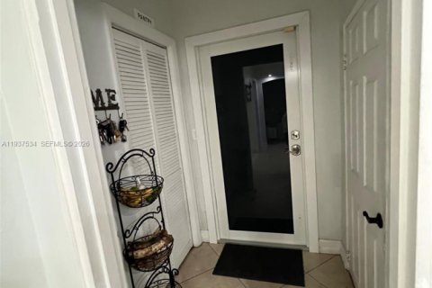 Villa ou maison à vendre à Hialeah, Floride: 2 chambres, 102.1 m2 № 1995504 - photo 7