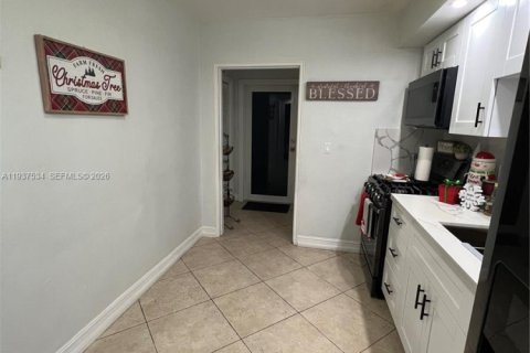Villa ou maison à vendre à Hialeah, Floride: 2 chambres, 102.1 m2 № 1995504 - photo 5
