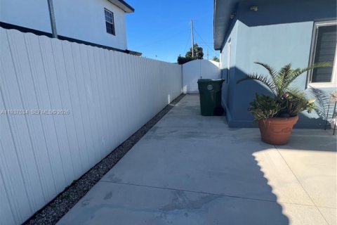 Villa ou maison à vendre à Hialeah, Floride: 2 chambres, 102.1 m2 № 1995504 - photo 24