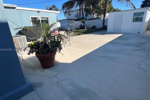 Villa ou maison à vendre à Hialeah, Floride: 2 chambres, 102.1 m2 № 1995504 - photo 23