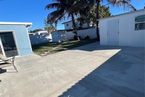 Villa ou maison à vendre à Hialeah, Floride: 2 chambres, 102.1 m2 № 1995504 - photo 26