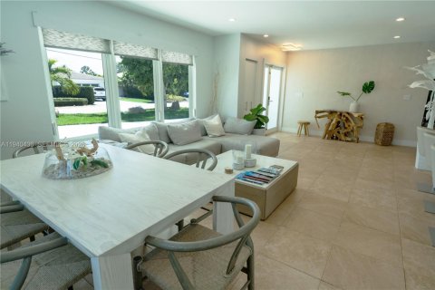 Купить виллу или дом в Форт-Лодердейл, Флорида 4 спальни, 209.03м2, № 1997971 - фото 9