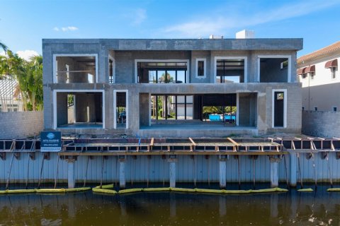 House in Delray Beach, Florida 5 bedrooms, 554.35 sq.m. № 2253590 - photo 15