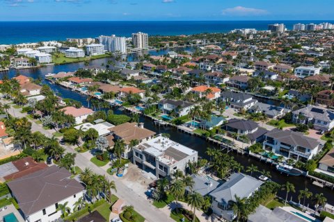 House in Delray Beach, Florida 5 bedrooms, 554.35 sq.m. № 2253590 - photo 17