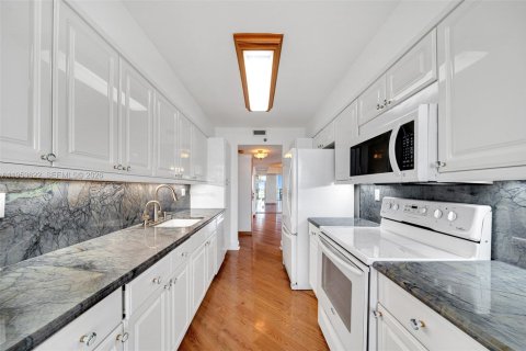 Condo in Aventura, Florida, 3 bedrooms  № 2008145 - photo 19