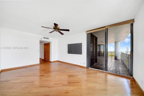 Condo in Aventura, Florida, 3 bedrooms  № 2008145 - photo 24