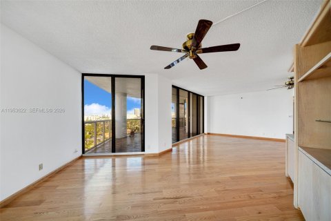 Condo in Aventura, Florida, 3 bedrooms  № 2008145 - photo 9