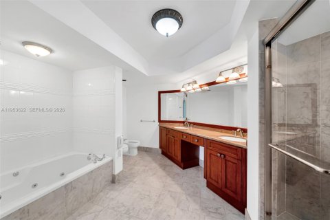 Condo in Aventura, Florida, 3 bedrooms  № 2008145 - photo 27