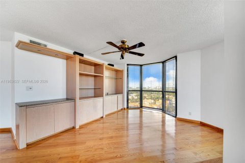 Condo in Aventura, Florida, 3 bedrooms  № 2008145 - photo 7
