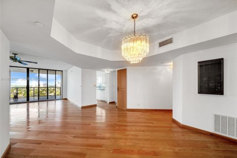 Condo in Aventura, Florida, 3 bedrooms  № 2008145 - photo 2