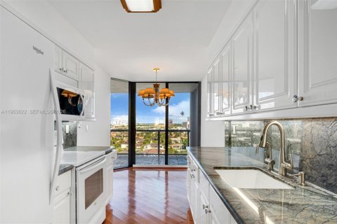 Condo in Aventura, Florida, 3 bedrooms  № 2008145 - photo 16