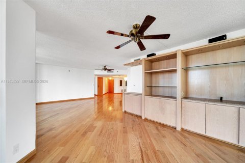 Condo in Aventura, Florida, 3 bedrooms  № 2008145 - photo 8