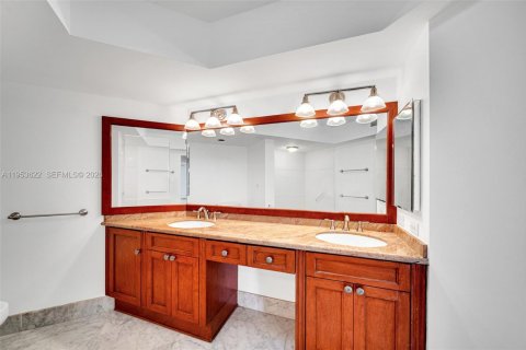 Condo in Aventura, Florida, 3 bedrooms  № 2008145 - photo 28