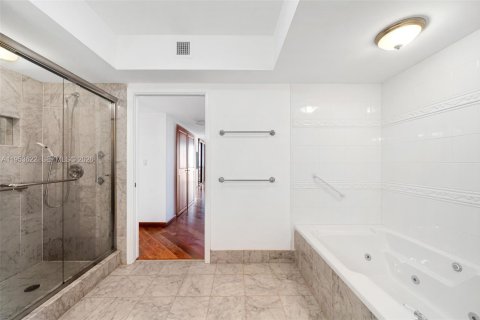 Condo in Aventura, Florida, 3 bedrooms  № 2008145 - photo 29