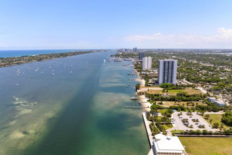 Casa en alquiler en West Palm Beach, Florida, 2 dormitorios, 96.9 m2 № 1225711 - foto 1