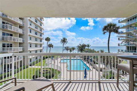 Condo in Hillsboro Beach, Florida, 2 bedrooms  № 1730930 - photo 21
