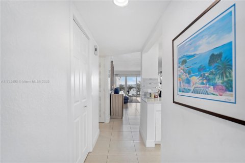 Condo in Hillsboro Beach, Florida, 2 bedrooms  № 1730930 - photo 12