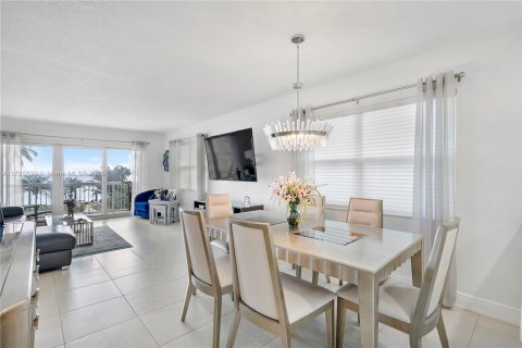Condo in Hillsboro Beach, Florida, 2 bedrooms  № 1730930 - photo 16