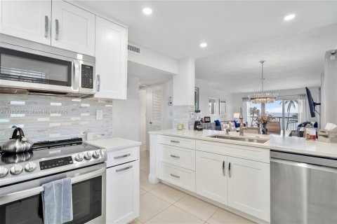 Condo in Hillsboro Beach, Florida, 2 bedrooms  № 1730930 - photo 10