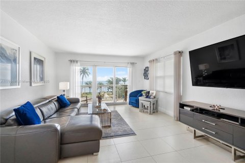 Condo in Hillsboro Beach, Florida, 2 bedrooms  № 1730930 - photo 18
