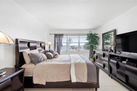 Condo in Hillsboro Beach, Florida, 2 bedrooms  № 1730930 - photo 27