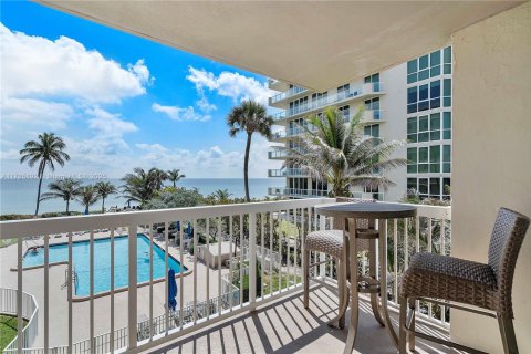 Condo in Hillsboro Beach, Florida, 2 bedrooms  № 1730930 - photo 22