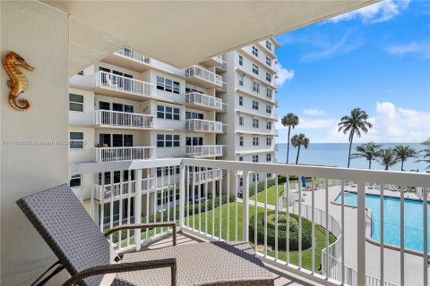Condo in Hillsboro Beach, Florida, 2 bedrooms  № 1730930 - photo 23
