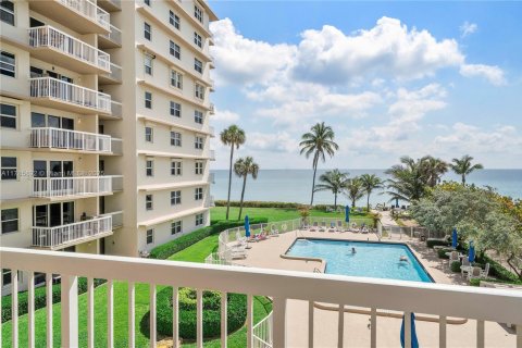 Condo in Hillsboro Beach, Florida, 2 bedrooms  № 1730930 - photo 25