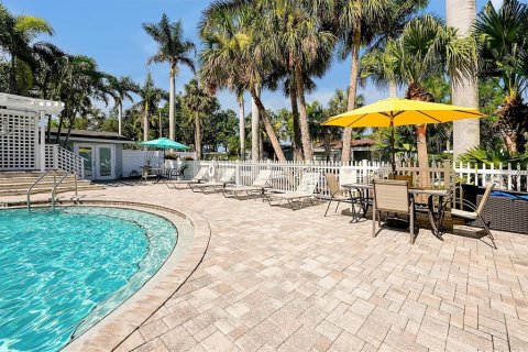 Hôtel, hôtellerie à vendre à Ruskin, Floride: 1285.3 m2 № 1886054 - photo 4