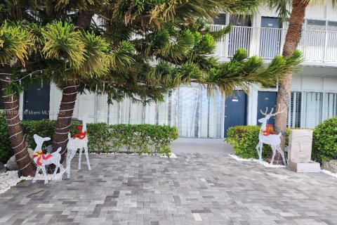 Apartamento en alquiler en Miami Beach, Florida, 2 dormitorios, 74.32 m2 № 2016644 - foto 2
