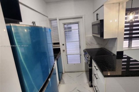Apartamento en alquiler en Miami Beach, Florida, 2 dormitorios, 74.32 m2 № 2016644 - foto 25